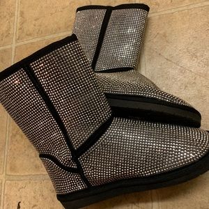Bling Bling!!! Super cute Cold Weather boots!